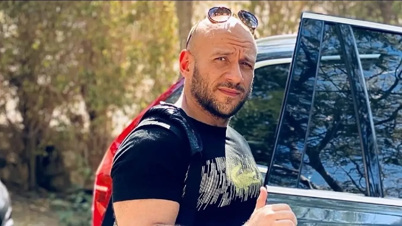 هل أكّد أحمد مكي أو نفى زواجه من ابنة أحمد سلامة؟ 1 زواجه أحمد مكي