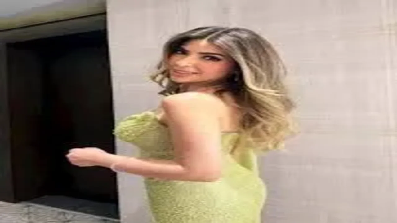 ما هو سر اختيار ميرنا جميل لـ"فستان قصير" في احتفال عيد الميلاد؟ 1 سر اختيار ميرنا جميل لـ"فستان قصير"