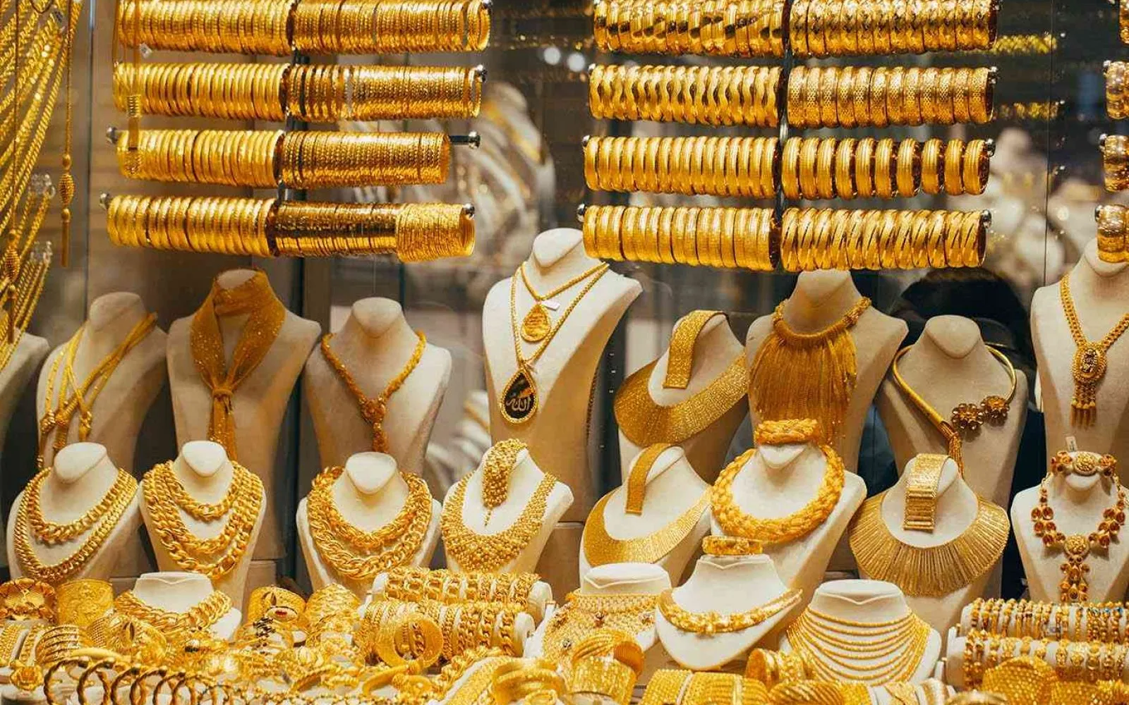 سعر الذهب اليوم في مصر الخميس 5 يونيو 2025.. تحركات محدود لعيار 21 1 سعر الذهب اليوم في مصر الخميس 5 يونيو 2025.. تحركات محدود لعيار 21