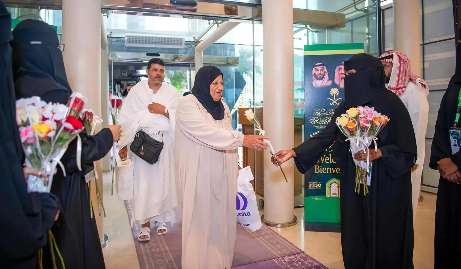 وصول الدفعة الثانية من ضيوف برنامج خادم الحرمين من أهل غزة 1 وصول الدفعة الثانية من ضيوف برنامج خادم الحرمين من أهل غزة