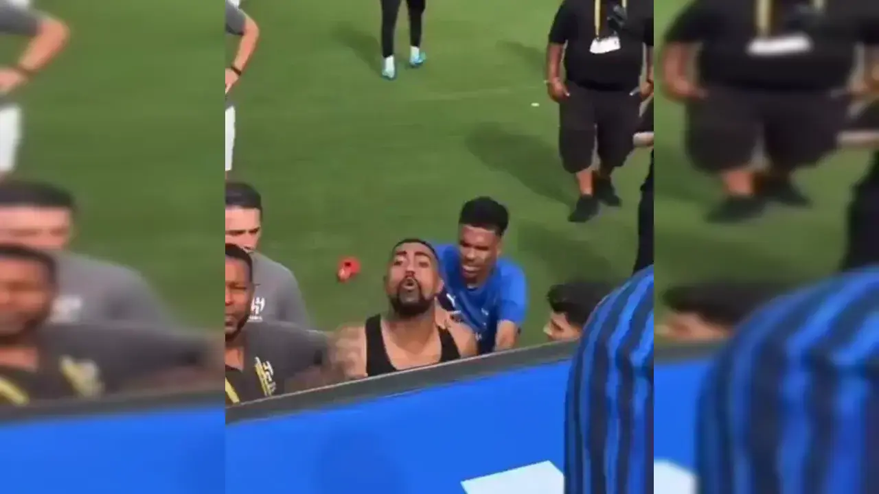 سبب فيديو مشادة مالكوم مع جماهير الهلال يشعل غضبًا واسعًا 1 سبب فيديو مشادة مالكوم مع جماهير الهلال يشعل غضبًا واسعًا