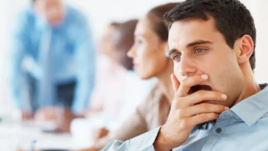 لماذا أشعر بالنعاس بعد الأكل؟ 5 أسباب خفية لا يخبرك بها الأطباء